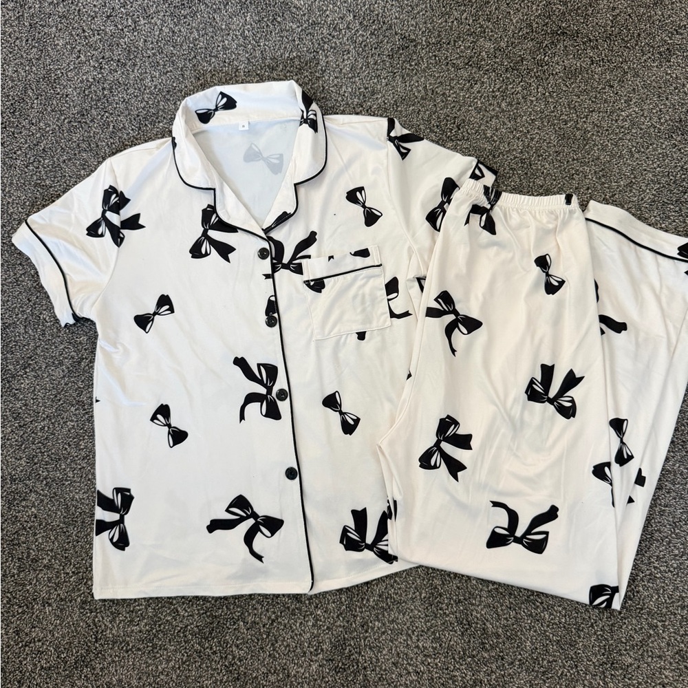Women’s White and Black Bow Print Sleep set